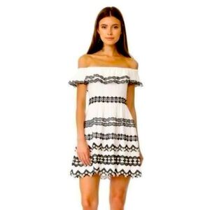 Alice + Olivia Black/White Off Shoulder Dress Size 4 NWT